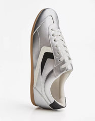 Retro sneakers with thin soles