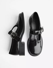 Strappy shoes with buckle