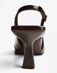 Kitten-heel shoes with buckled straps