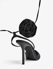 High-heel shoes with a flower