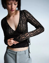 Long sleeve knotted blonde lace T-shirt