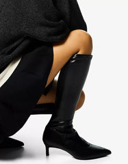 Fitted kitten-heel boots