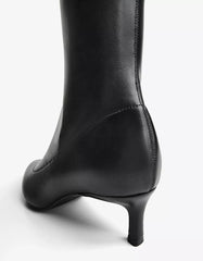 Fitted kitten-heel boots