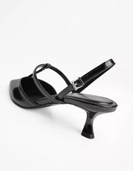 Kitten-heel shoes with strap