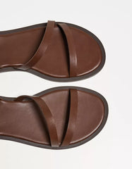 Flat sandals with straps