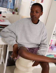 Oversize sweatshirt with pockets