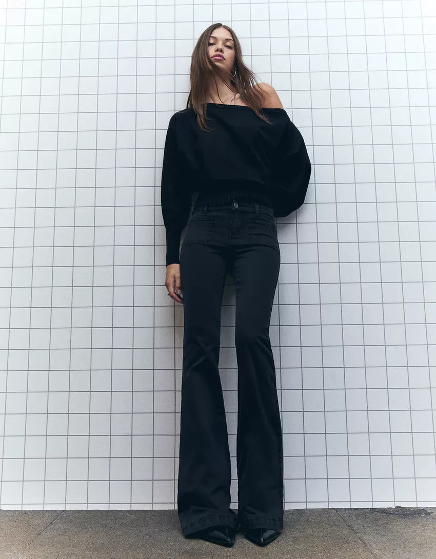 Flared pants with pocket flaps