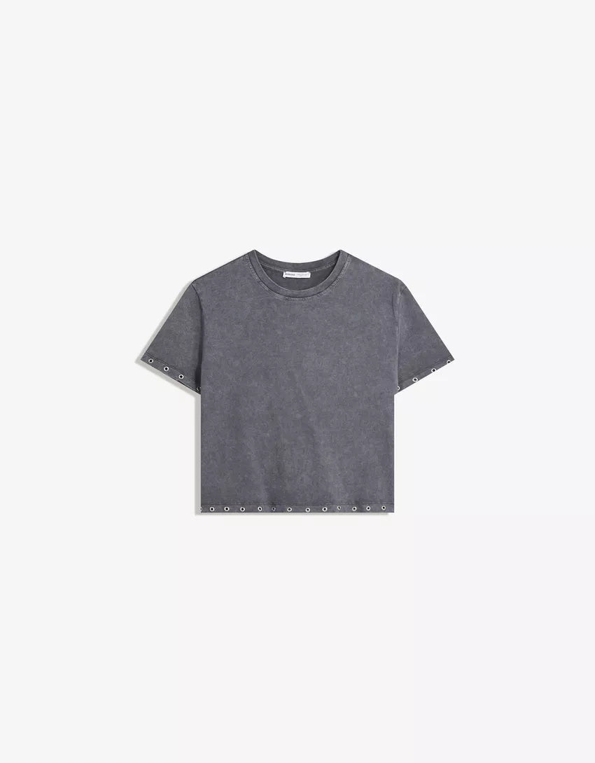 Short sleeve T-shirt with eyelets