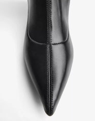 Fitted kitten-heel boots