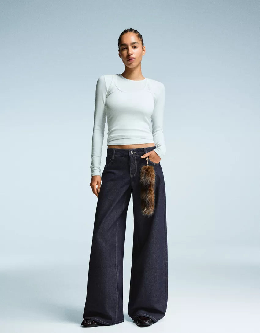 Low-rise wide-leg jeans