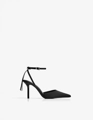 High-heel shoes with bow