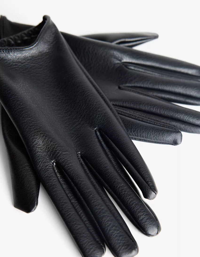 Leather effect gloves