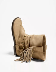 Flat sandals with fringed strap