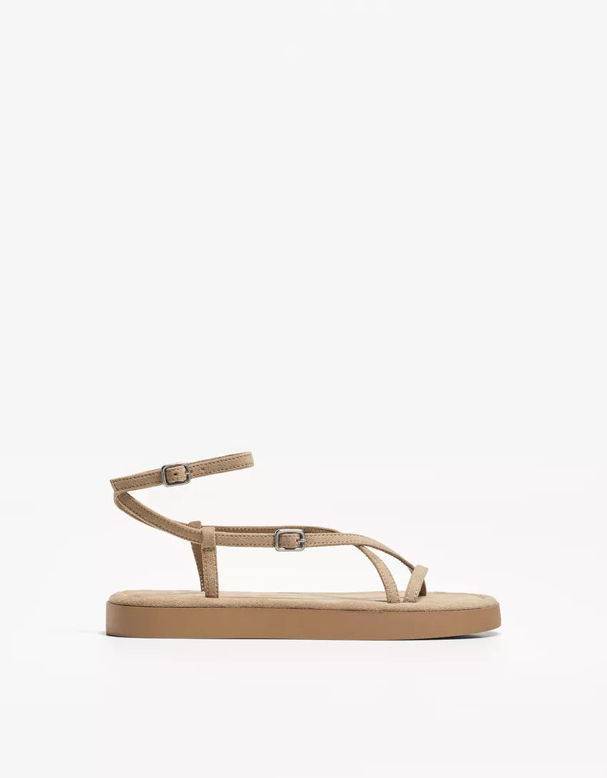 Flat sandals with straps