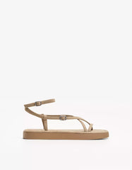 Flat sandals with straps