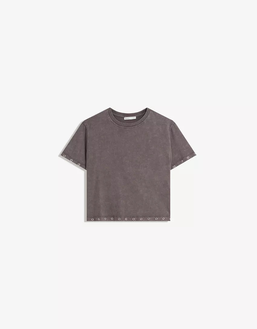 Short sleeve T-shirt with eyelets