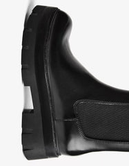 Ankle boots with elastic detail