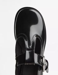 Strappy shoes with buckle