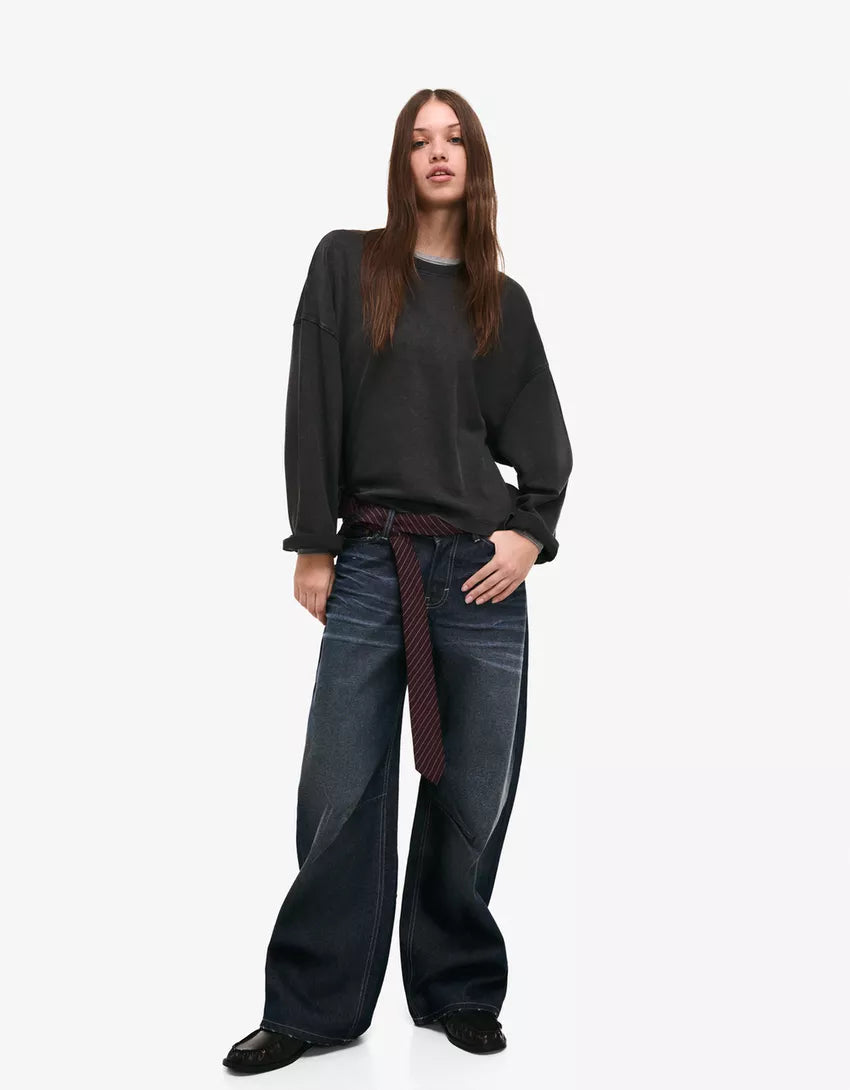 Low-rise slouchy jeans