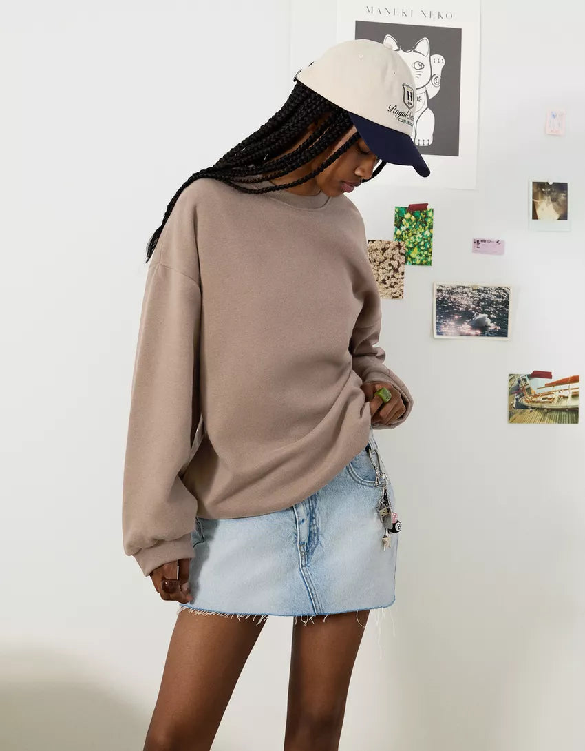 Oversize sweatshirt with pockets