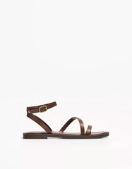 Flat sandals with straps